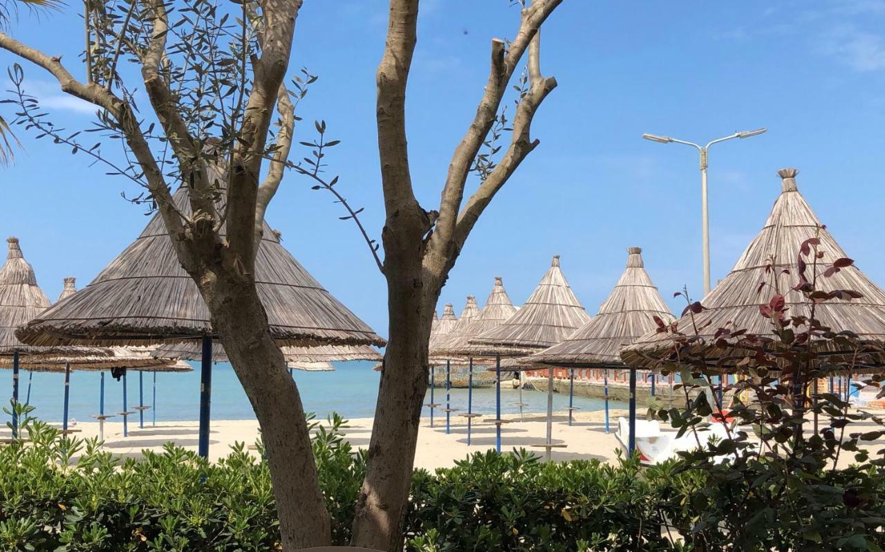 Mali I Robit Beachfront Apartment Golem  Exterior foto